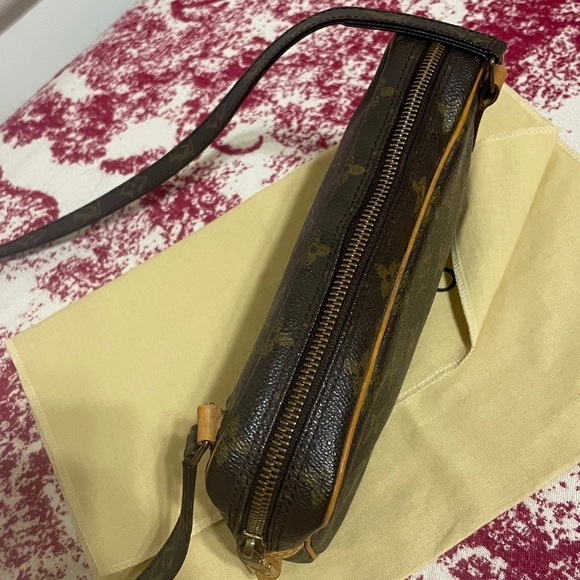 Louis Vuitton Pochette Marly Bandouliere - Picture 11 of 15